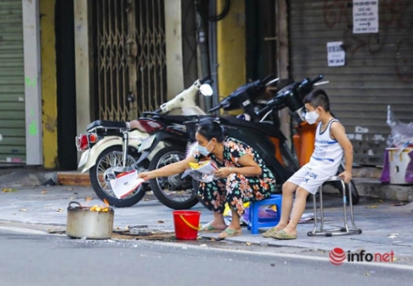 3 Ha Noi Nhieu Nguoi Ra Duong Dot Vang Ma Ram Thang Bay
