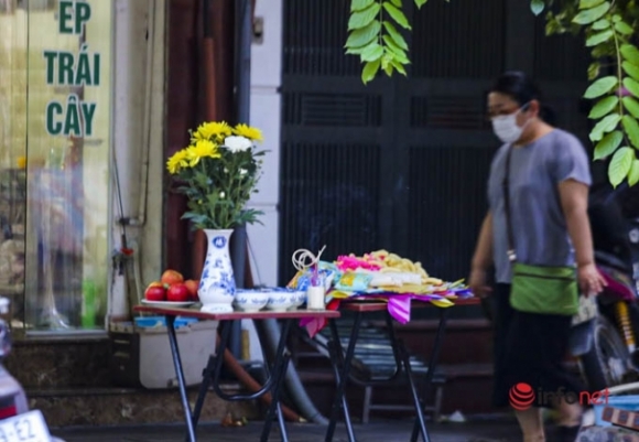 5 Ha Noi Nhieu Nguoi Ra Duong Dot Vang Ma Ram Thang Bay
