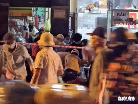 5 Nguoi Dan Hop Cho Tu Phat Tu 3 Gio Sang Dong Duc O Tphcm