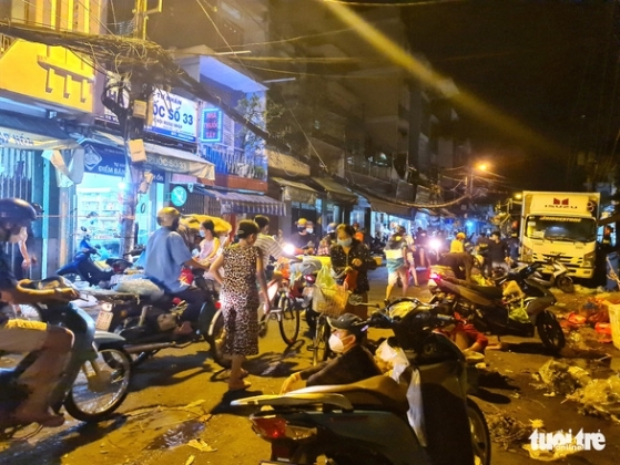 7 Nguoi Dan Hop Cho Tu Phat Tu 3 Gio Sang Dong Duc O Tphcm