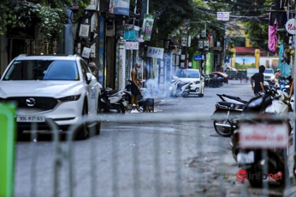 8 Ha Noi Nhieu Nguoi Ra Duong Dot Vang Ma Ram Thang Bay