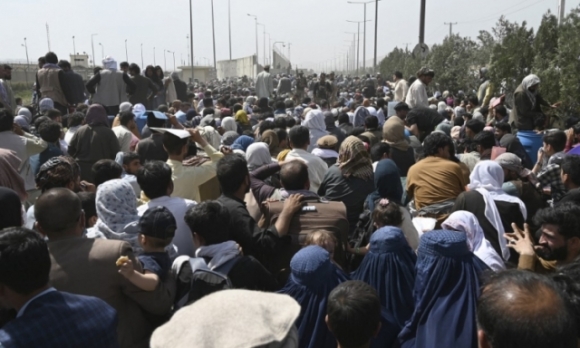 1 Nguoi Australia Bi Can Tro Khi Toi San Bay Kabul