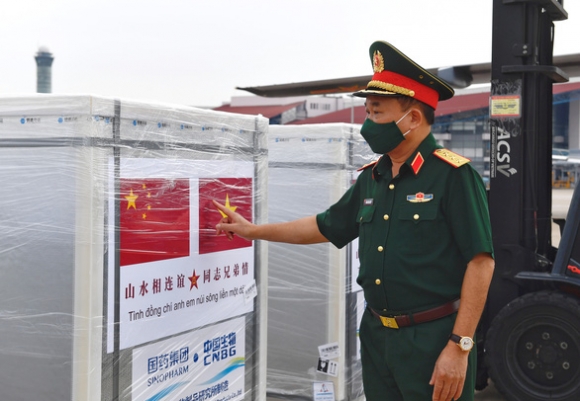 2 Bo Quoc Phong Tiep Nhan 200000 Lieu Vac Xin Vero Cell