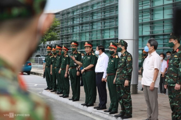 2 Bo Truong Quoc Phong Cung Hon 1000 Quan Y Vao Tp Hcm