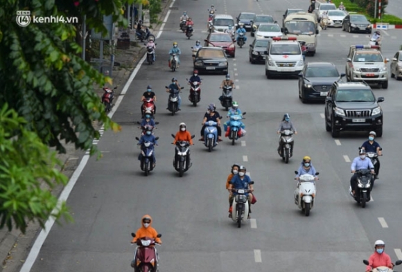 10 Anh Duong Pho Ha Noi Dong Duc Bat Ngo Trong Chieu Ngay 248