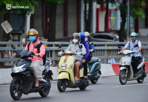 11 Anh Duong Pho Ha Noi Dong Duc Bat Ngo Trong Chieu Ngay 248