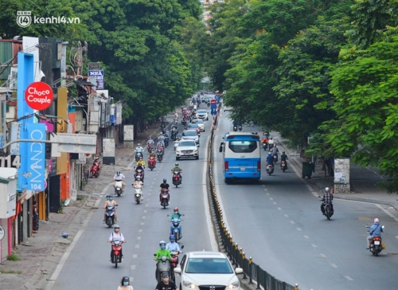 12 Anh Duong Pho Ha Noi Dong Duc Bat Ngo Trong Chieu Ngay 248