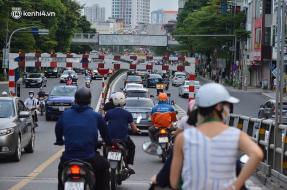 13 Anh Duong Pho Ha Noi Dong Duc Bat Ngo Trong Chieu Ngay 248