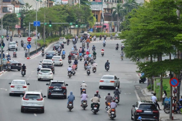 17 Anh Duong Pho Ha Noi Dong Duc Bat Ngo Trong Chieu Ngay 248