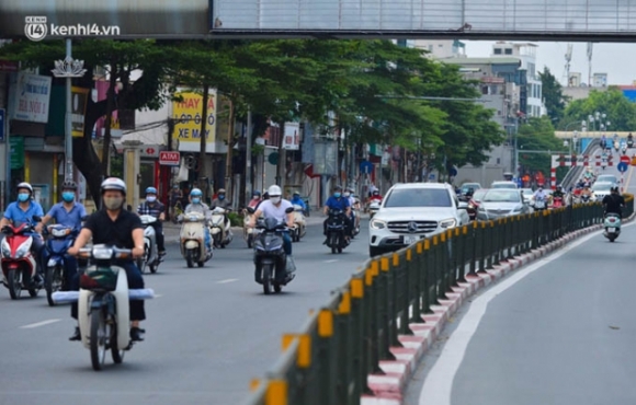 1 Anh Duong Pho Ha Noi Dong Duc Bat Ngo Trong Chieu Ngay 248