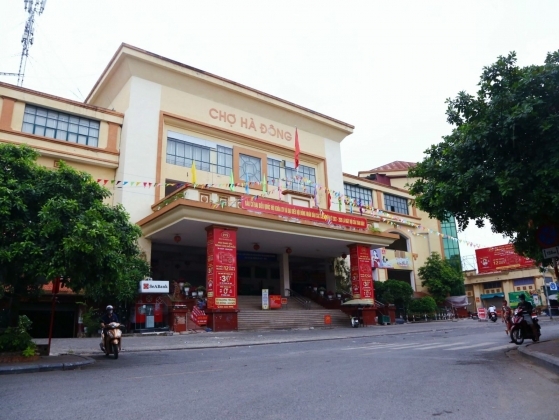 1 Cho Ha Dong Bi Phong Toa Do Co Ca F0 Den Mua Do