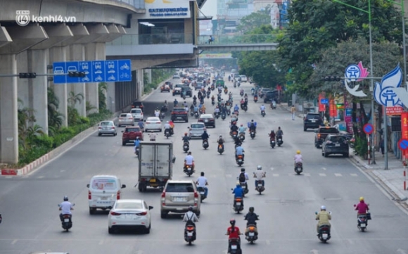 2 Anh Duong Pho Ha Noi Dong Duc Bat Ngo Trong Chieu Ngay 248