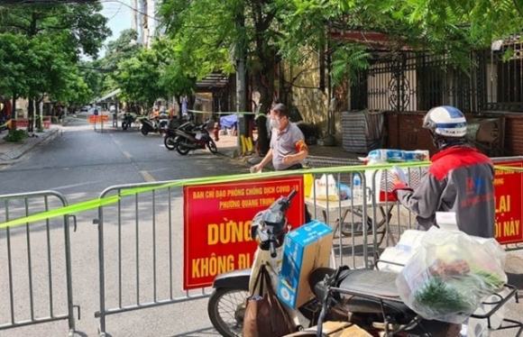 2 Ha Noi Phong Toa Khu Dan Cu 2000 Nguoi