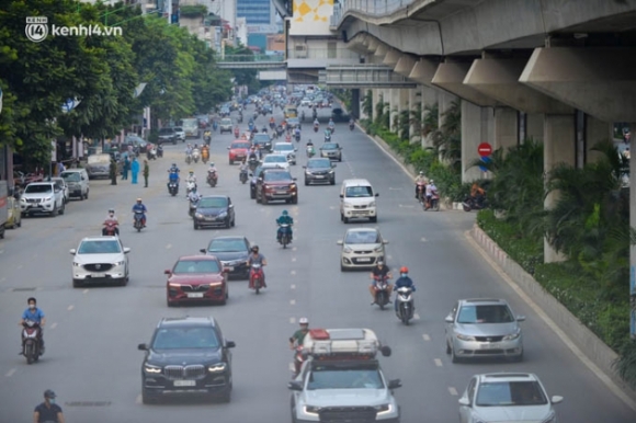 3 Anh Duong Pho Ha Noi Dong Duc Bat Ngo Trong Chieu Ngay 248