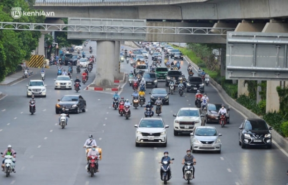 6 Anh Duong Pho Ha Noi Dong Duc Bat Ngo Trong Chieu Ngay 248