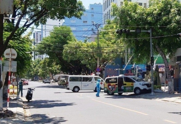1 Xe Cuu Thuong O Da Nang Gap Nan F0 Tu Vong Nhan Vien Y Te Nhap Vien