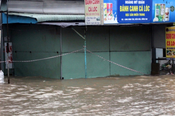 5 Bien Hoa Nuoc Un Un Tran Vao Nha Dan Nhieu Tuyen Duong Ngap Sau