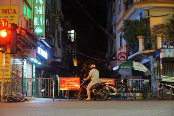 1 Ha Noi Tim Nguoi Tung Den Cho Ngoc Ha Quan Ba Dinh Sau Khi 1 Tieu Thuong Mac Covid 19