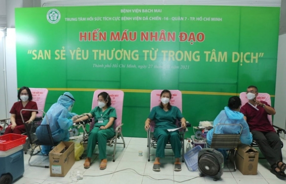 1 Y Bac Si Benh Vien Bach Mai Vua Chong Dich Vua Hien Mau Cuu Benh Nhan Covid 19