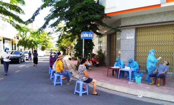 1 Nha Trang Khoa Chat Toan Thanh Pho Trong 15 Gio De Lay Mau Xet Nghiem Covid 19