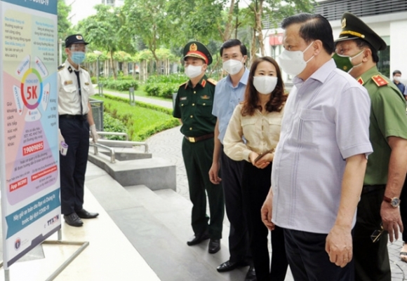 1 Bi Thu Ha Noi Kien Tri Gian Cach Xa Hoi