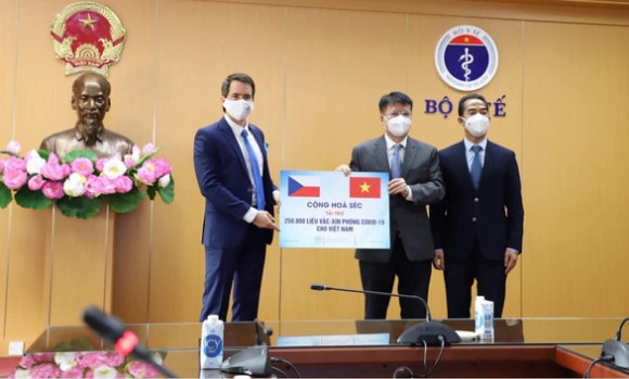 1 Viet Nam Tiep Nhan 250800 Lieu Vac Xin Covid 19 Tu Ch Czech
