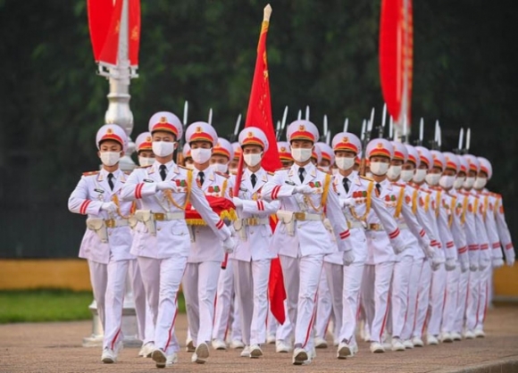 2 Le Thuong Co Mung Quoc Khanh Tai Lang Chu Tich Ho Chi Minh