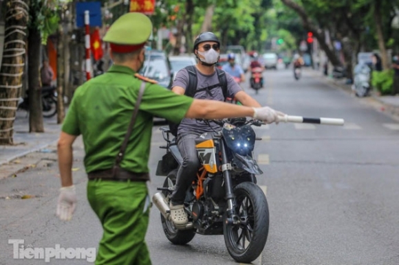 3 Ha Noi Neu Keo Dai Gian Cach Xa Hoi Gay Nhieu He Luy Tac Dong Toi Kinh Te Xa Hoi