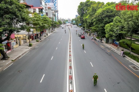 8 Pho Phuong Ha Noi Vang Lang Dep Nao Long Chao Don Ngay Dau Tien Cua Ky Nghi Le