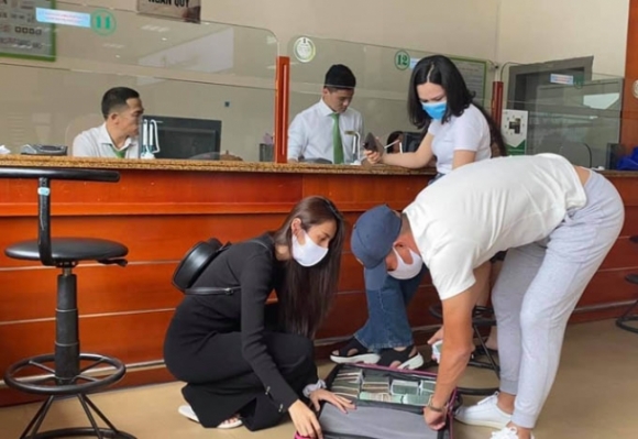 1 Can Co Quy Dinh Phap Luat Ve Viec Minh Bach Tu Thien Cua Nghe Si Viet