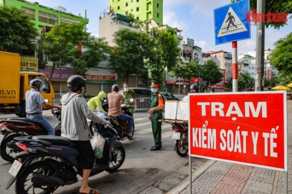 1 Ha Noi Moi Chot Kiem Soat Covid 19 Vung Do Co 16 Nguoi Chia 4 Ca Truc 2424h