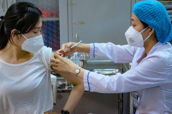1 Ha Noi Nhan Them Gan 1 Trieu Lieu Pfizer Astrazeneca Ai Duoc Uu Tien Tiem