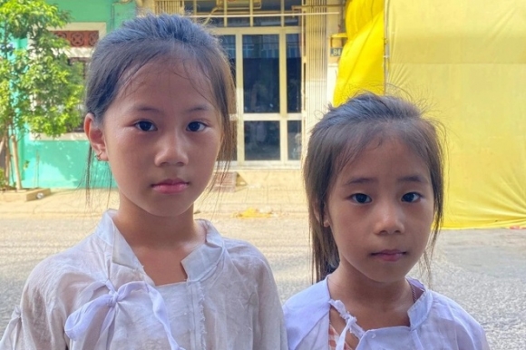 4 Nghen Long Canh Vo Chong Chet Chay De Lai Nhung Dua Con Tho Toi Nghiep