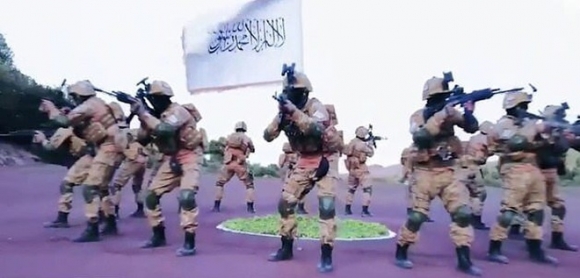 4 Taliban Dieu Hanh Khoe Chien Loi Pham Vu Khi My