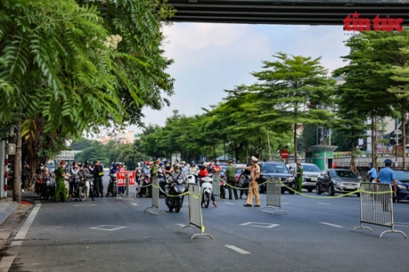 7 Ha Noi Moi Chot Kiem Soat Covid 19 Vung Do Co 16 Nguoi Chia 4 Ca Truc 2424h