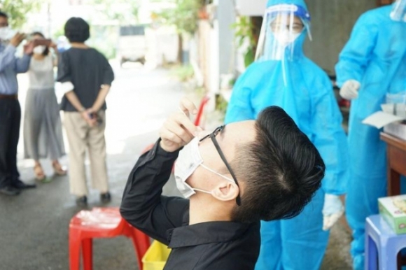 1 Thu Truong Bo Y Te Nguyen Truong Son Keu Goi Nguoi Dan Tp Ho Chi Minh Tu Thuc Hien Xet Nghiem Tai Nha