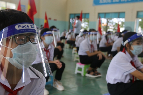 2 Ca Huyen Nghi Hoc Ngay Sau Le Khai Giang Do Mot Em Nhiem Covid 19
