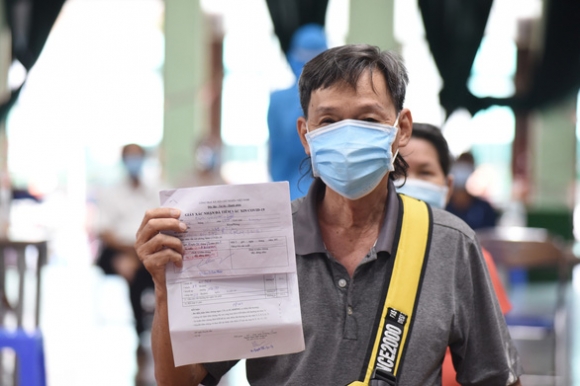 1 Nhieu Nguoi Dan Tphcm Tiem Vac Xin Mui 1 Moderna Den Hen Mui 2 Tiem Pfizer