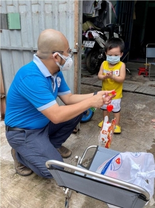 2 Trao 5000 Phan Qua Trung Thu Cho Tre Em Bi Nhiem Covid 19