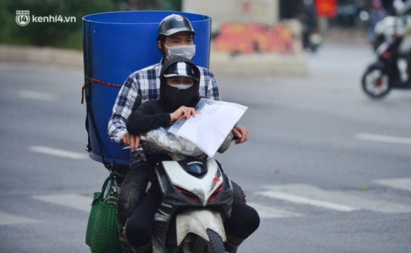 5 Canh Sat Lap Chot Dai Hon 1km Kiem Tra Nguoi Dan Di Vao Vung Do
