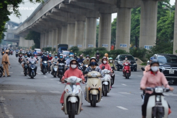 6 Canh Sat Lap Chot Dai Hon 1km Kiem Tra Nguoi Dan Di Vao Vung Do