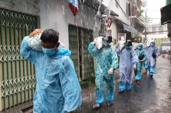 1 Bo Doi Vac Bao Cat Chen Mai Nha Cho Nguoi Dan Vung Do O Da Nang