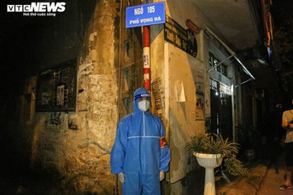 5 Nguoi Dan Ha Noi Vui Mung Khi Duoc Go Bo Phong Toa Sau 40 Ngay Gian Cac
