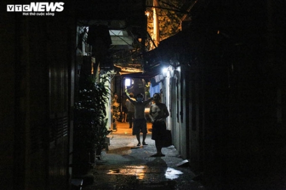 7 Nguoi Dan Ha Noi Vui Mung Khi Duoc Go Bo Phong Toa Sau 40 Ngay Gian Cac