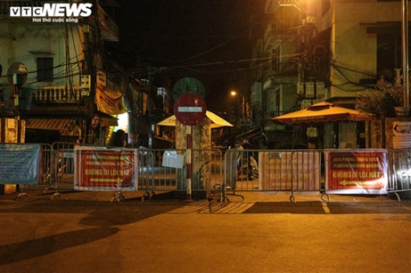 8 Nguoi Dan Ha Noi Vui Mung Khi Duoc Go Bo Phong Toa Sau 40 Ngay Gian Cac