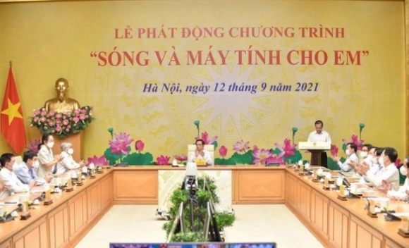 1 Evn Ung Ho 24000 May Tinh Cho Chuong Trinh Song Va May Tinh Cho Em