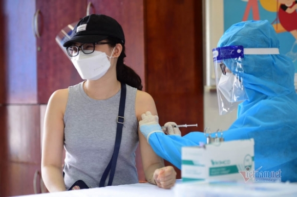 1 Tphcm Xin Giam Khoang Cach Tiem 2 Mui Astrazeneca Xuong 6 Tuan