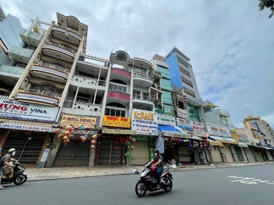 2 Pho Long Den Nam Nay Tat Den