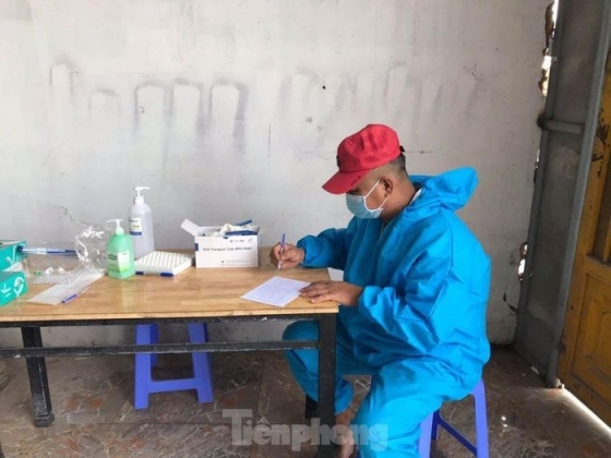 1 Trinh Giay Am Tinh Khi Qua Chot Tai Xe Bi Phat Hien Duong Tinh Sars Cov 2
