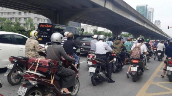 11 Duong Pho Ha Noi Ken Kin Phuong Tien Trong Sang Dau Tuan